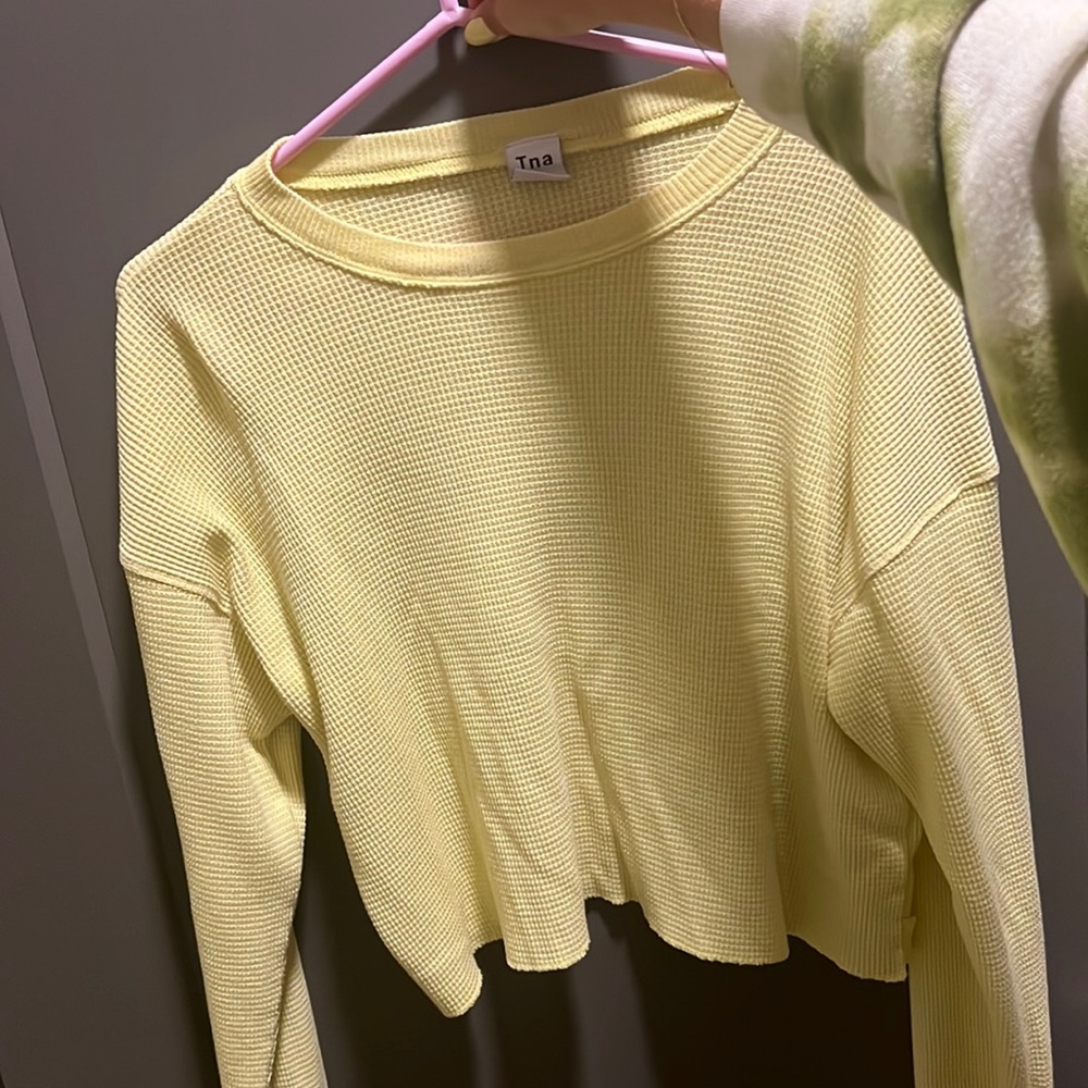 Aritzia TNA Yellow cropped waffle long sleeve size medium